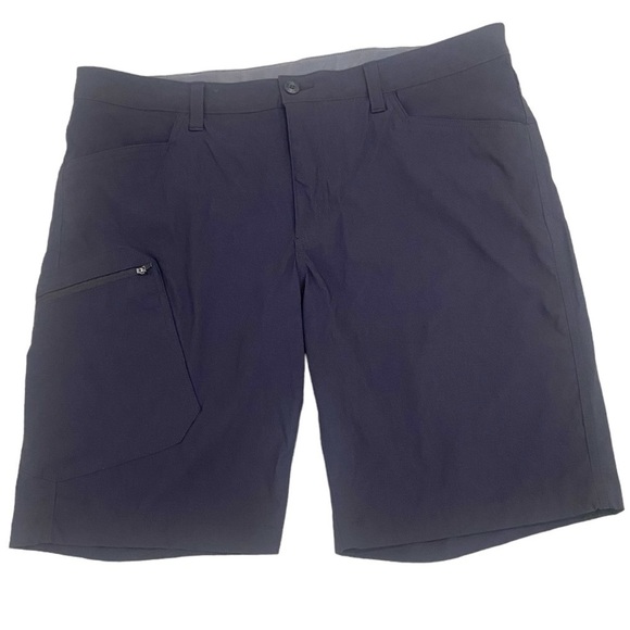Men’s Eddie Bauer dark navy performance shorts side zip pocket size 38 - Picture 1 of 7